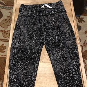Fabletics Capri Joggers